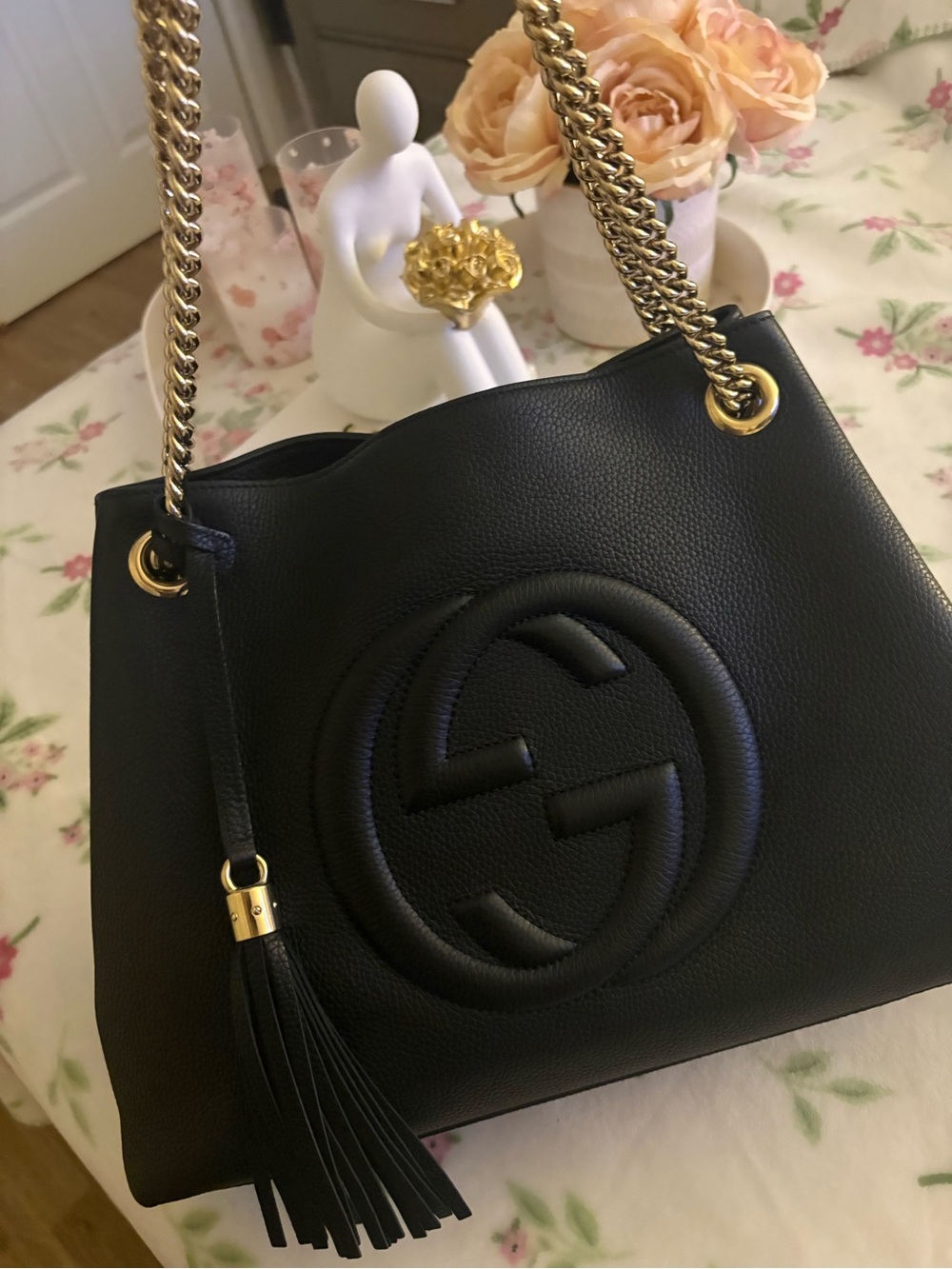 Gucci Black Pebbled Leather Shoulder Bag with Gold Chain and Tassel